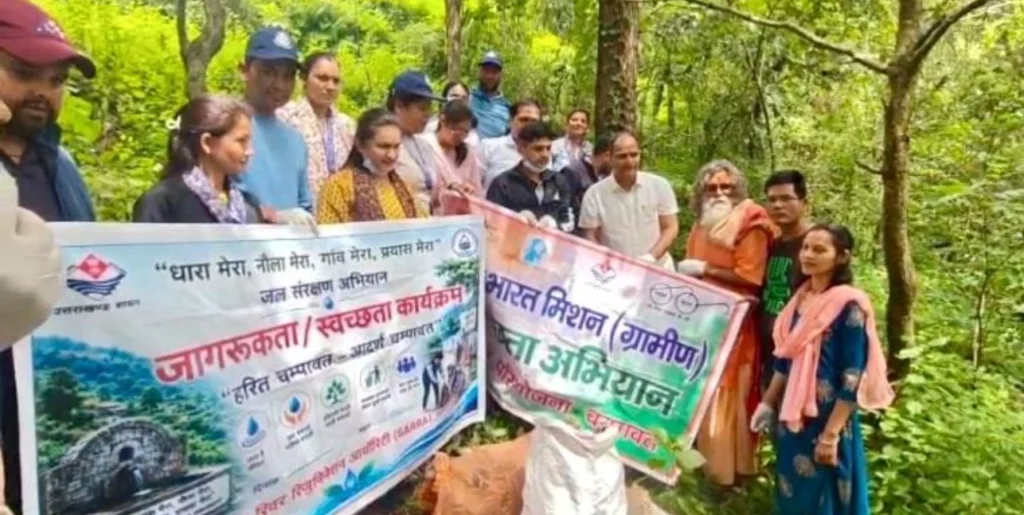 डीएम मनीष कुमार की अगुवाई में मानेश्वर धाम में स्वच्छता का महासंकल्प, डेढ़ टन प्लास्टिक कचरा हटाकर दिया पर्यावरण संरक्षण का बड़ा संदेश 2