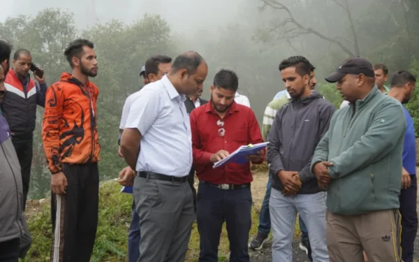 ललूवापानी–बनलेख–जयगांव–जैंतोली मोटर मार्ग का जिलाधिकारी मनीष कुमार ने किया संयुक्त निरीक्षण