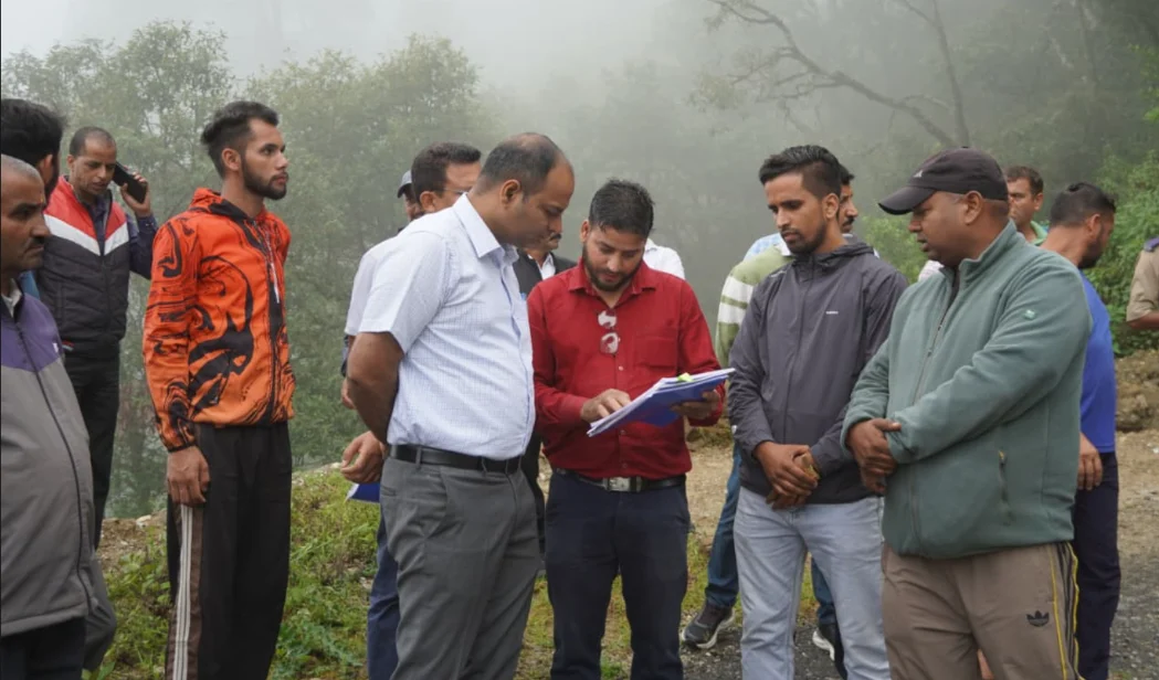 ललूवापानी–बनलेख–जयगांव–जैंतोली मोटर मार्ग का जिलाधिकारी मनीष कुमार ने किया संयुक्त निरीक्षण