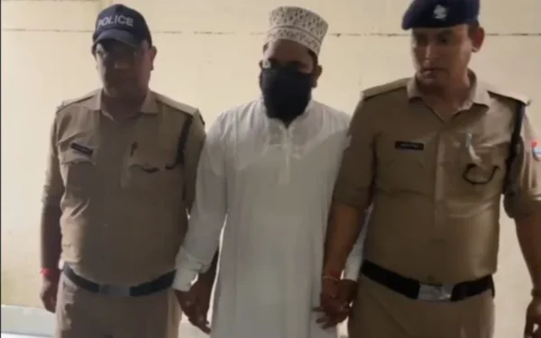 डीएम मनीष कुमार की अगुवाई में मानेश्वर धाम में स्वच्छता का महासंकल्प, डेढ़ टन प्लास्टिक कचरा हटाकर दिया पर्यावरण संरक्षण का बड़ा संदेश